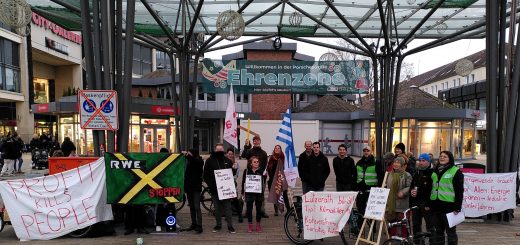 Menschengruppe auf einer Demonstation für Solidarität mit Lützerath