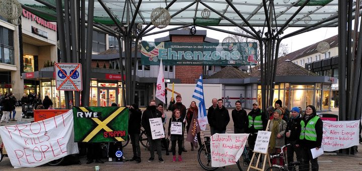 Menschengruppe auf einer Demonstation für Solidarität mit Lützerath