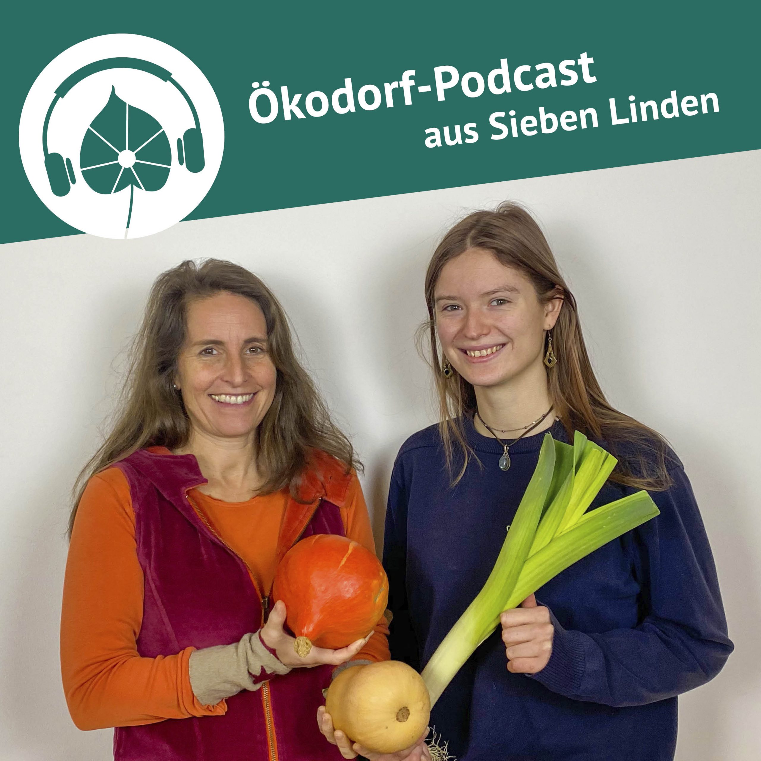 Vegan essen mit Mia. Simone und Mia halten einen Kürbis und Lauch in den Händen.