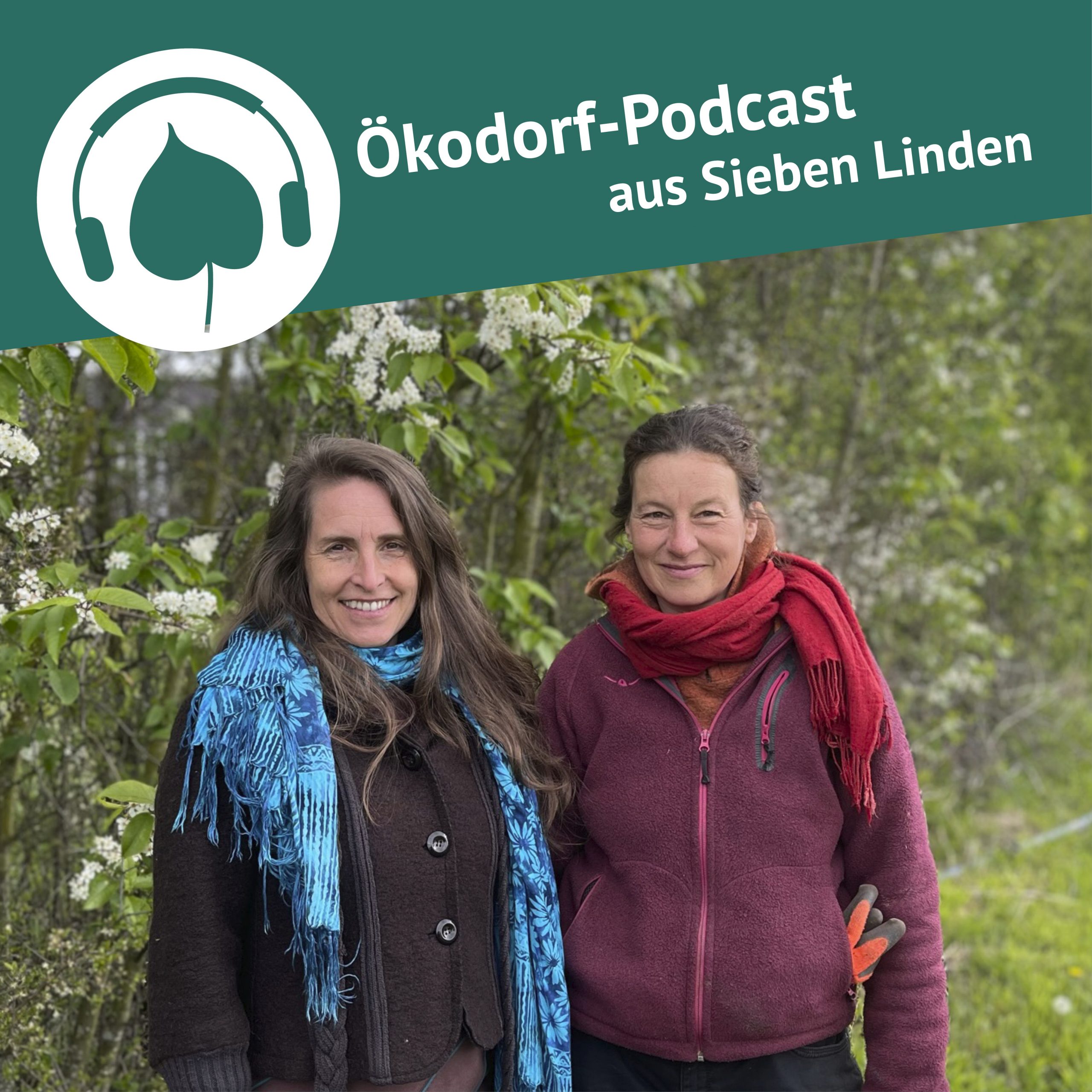 Porträt von Moderatorin Simone und Imkerin Nadine vor einer blühenden Hecke