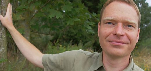 Daniel Fischer im Agroforst Projekt in Sieben Linden